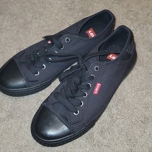 NWOT Levi's tennis shoes Size 7